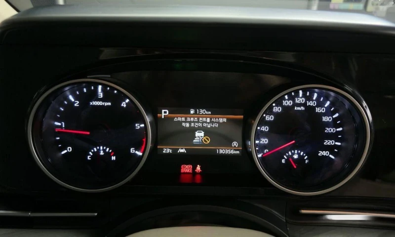 Kia Carnival, снимка 8 - Автомобили и джипове - 51957141