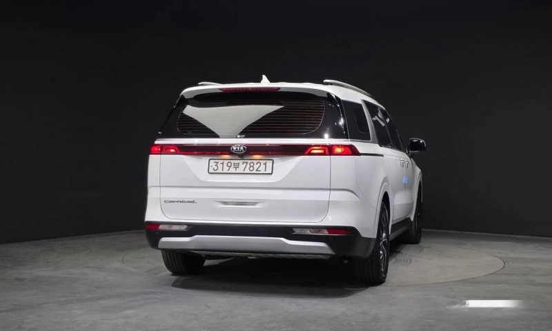 Kia Carnival, снимка 4 - Автомобили и джипове - 51957141