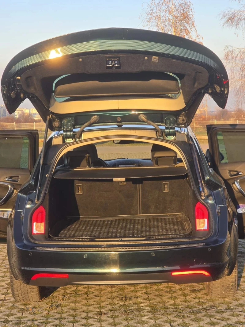 Opel Insignia Sports tourer , снимка 7 - Автомобили и джипове - 52859009