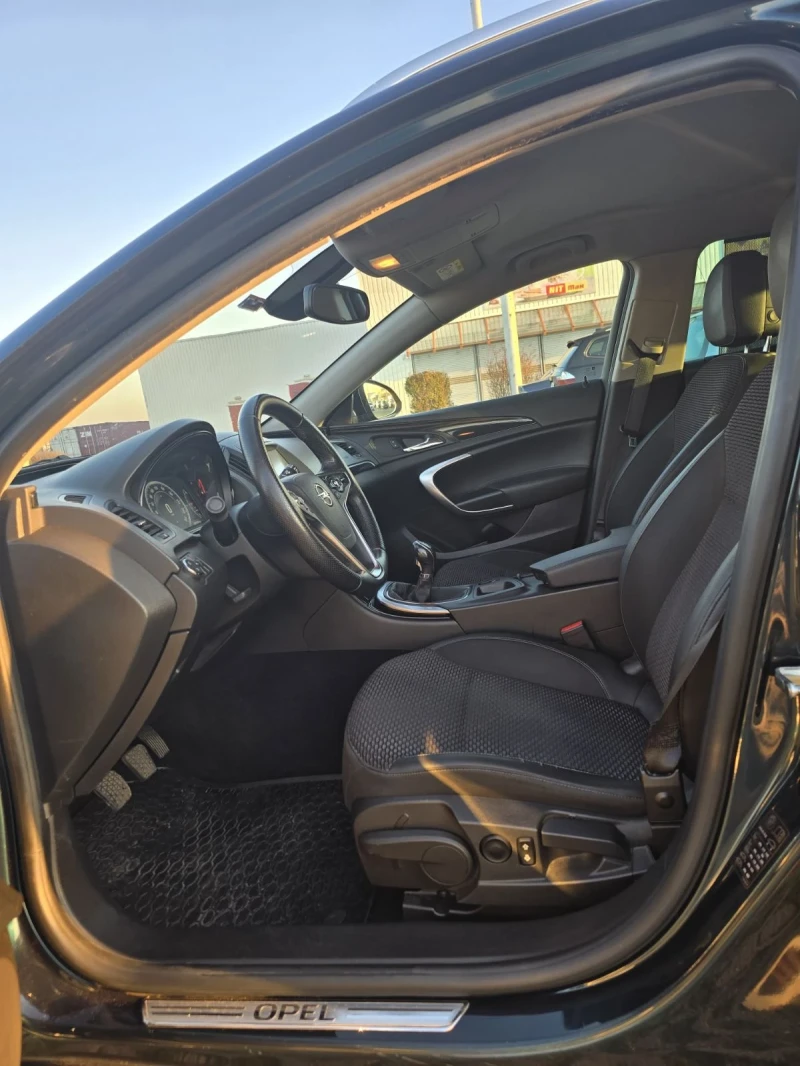 Opel Insignia Sports tourer , снимка 12 - Автомобили и джипове - 52859009