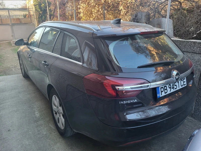 Opel Insignia Sports Tourer, снимка 2 - Автомобили и джипове - 53048341