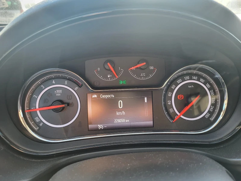 Opel Insignia Sports Tourer, снимка 7 - Автомобили и джипове - 53048341