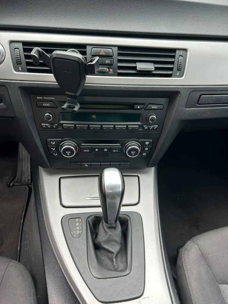 BMW 320 Diesel Automatic , снимка 10 - Автомобили и джипове - 53345280