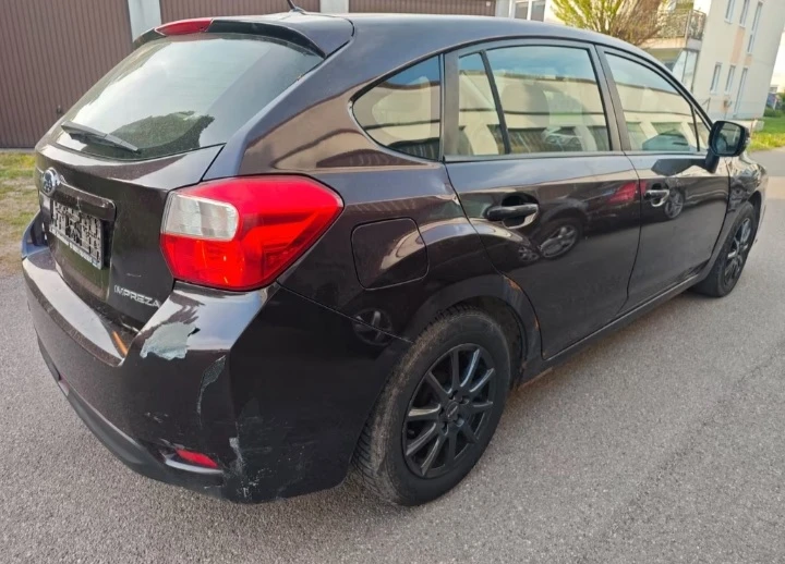 Subaru Impreza 1.6 benzin, снимка 4 - Автомобили и джипове - 55394012