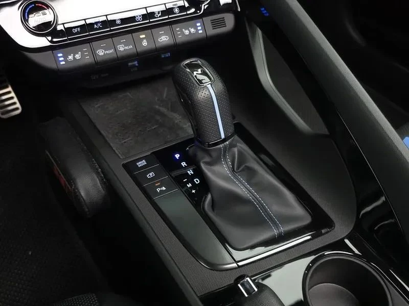 Hyundai Elantra, снимка 9 - Автомобили и джипове - 56724765