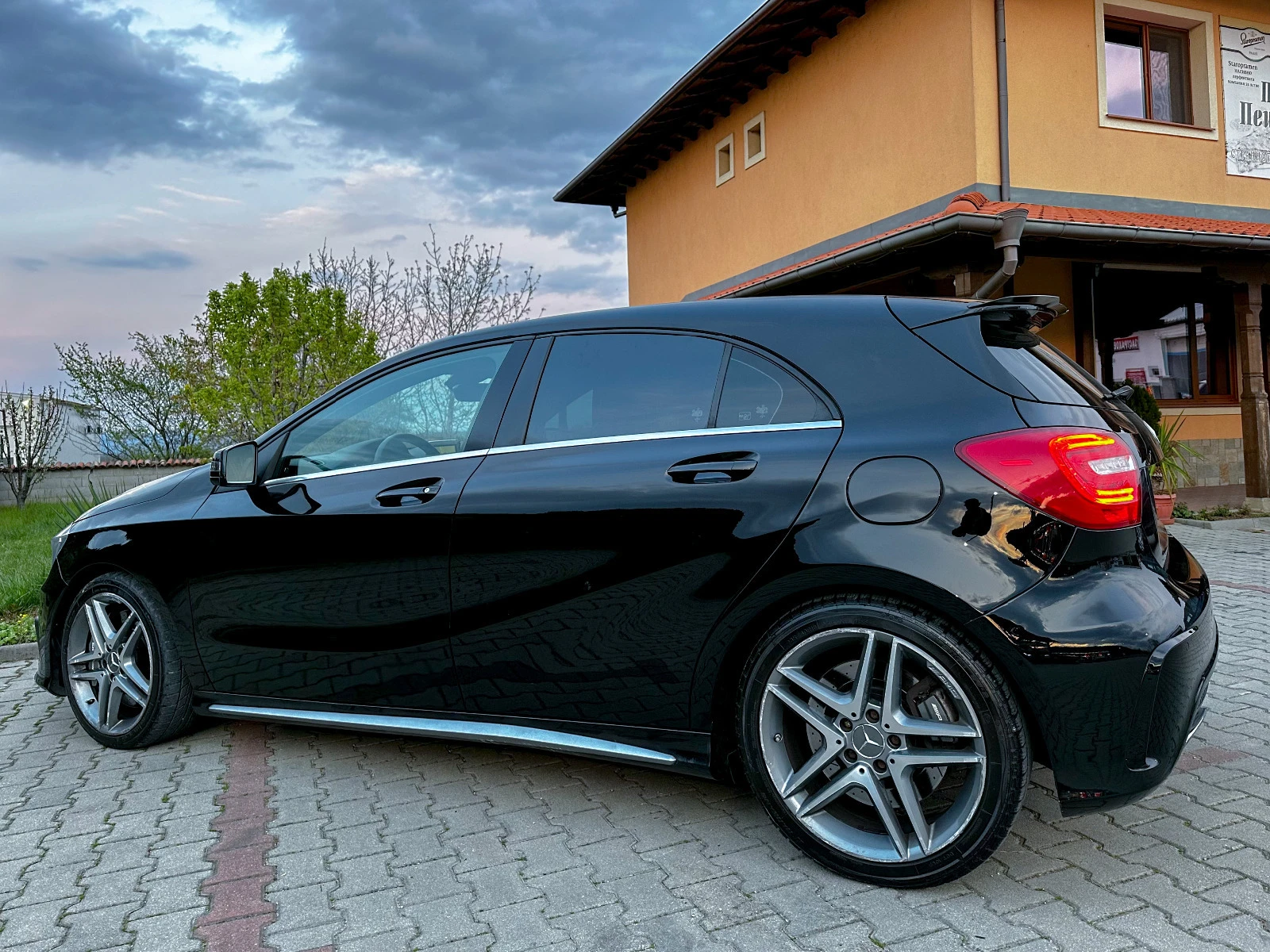 Mercedes-Benz A45 AMG  - изображение 8