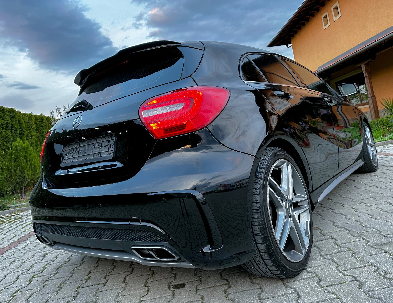 Mercedes-Benz A45 AMG  - изображение 5