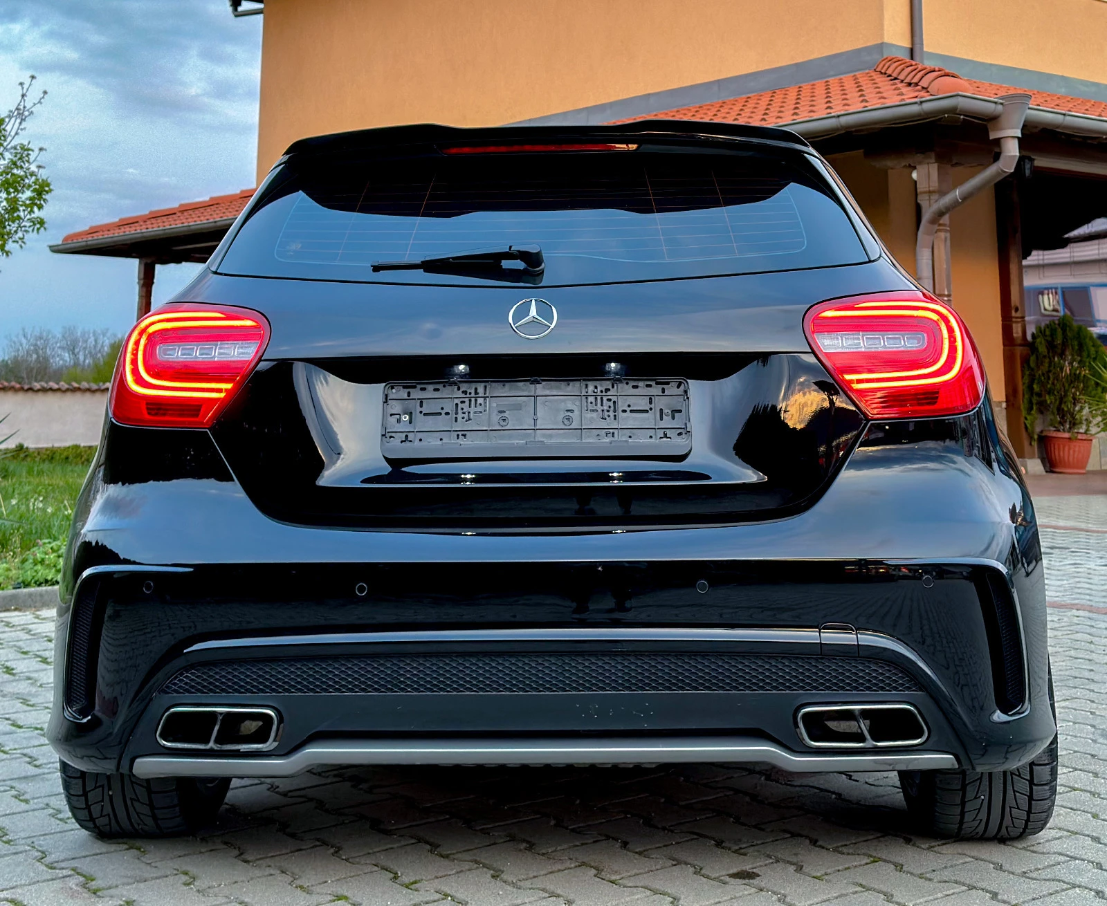 Mercedes-Benz A45 AMG  - изображение 7