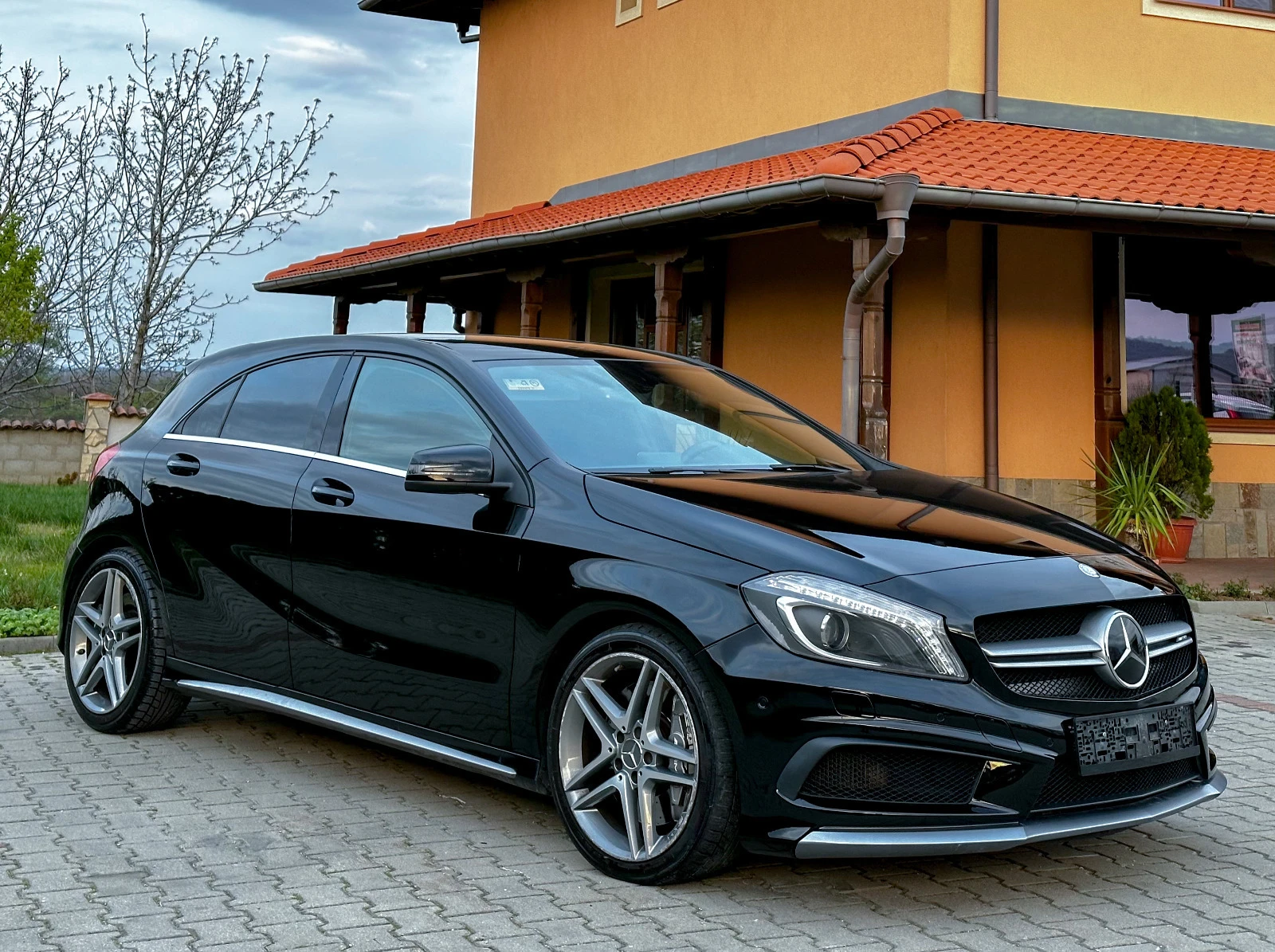 Mercedes-Benz A45 AMG  - изображение 9