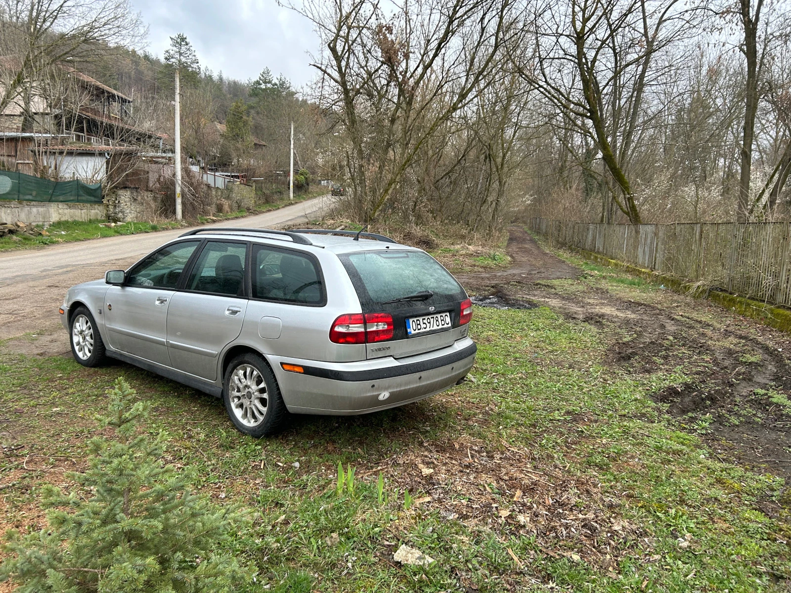 Volvo V40  - изображение 2