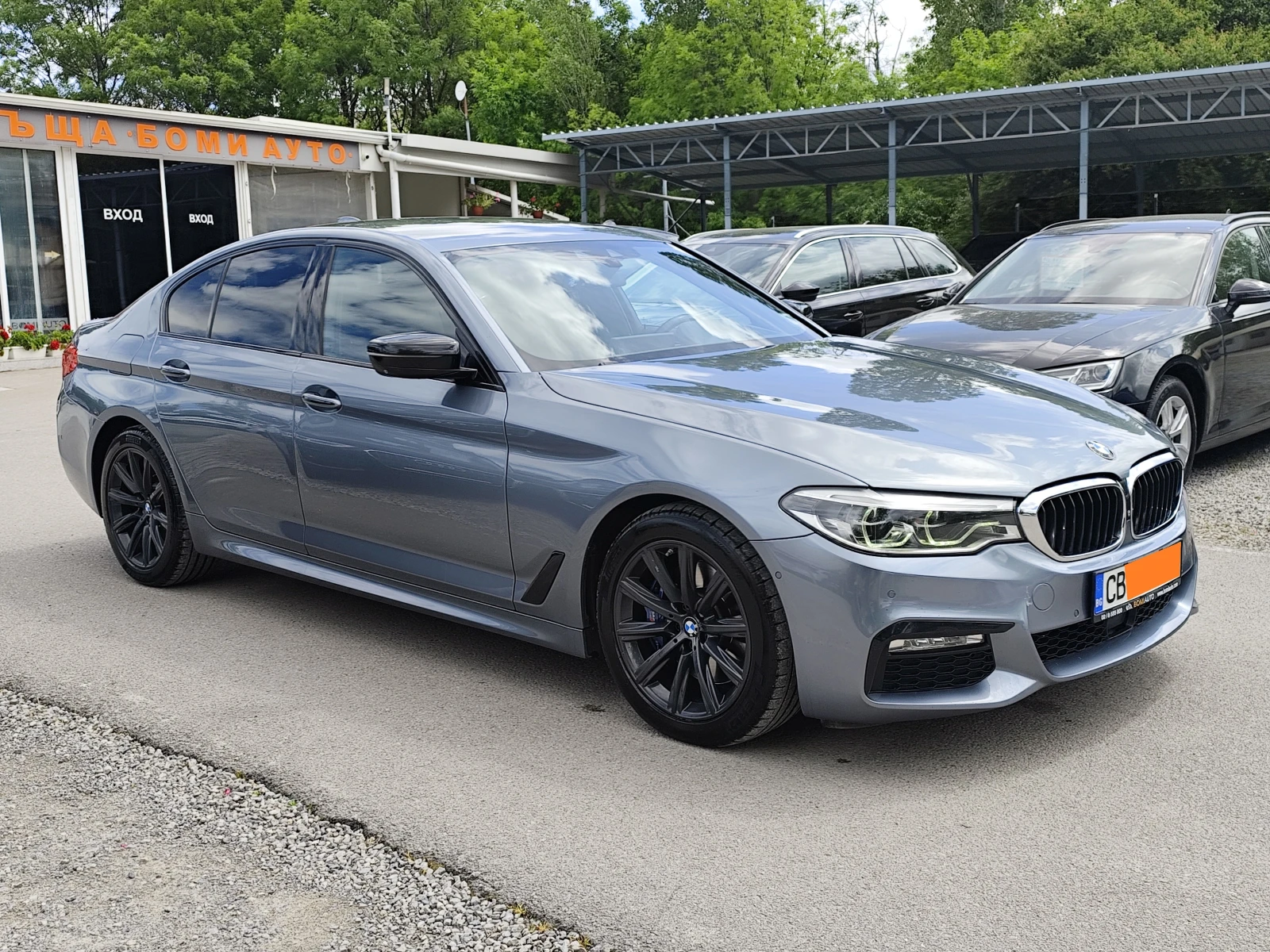 BMW 530 D* XDrive* M PAKET* FULL LED* КОЖА* ВАКУМ* HEAD UP - изображение 3