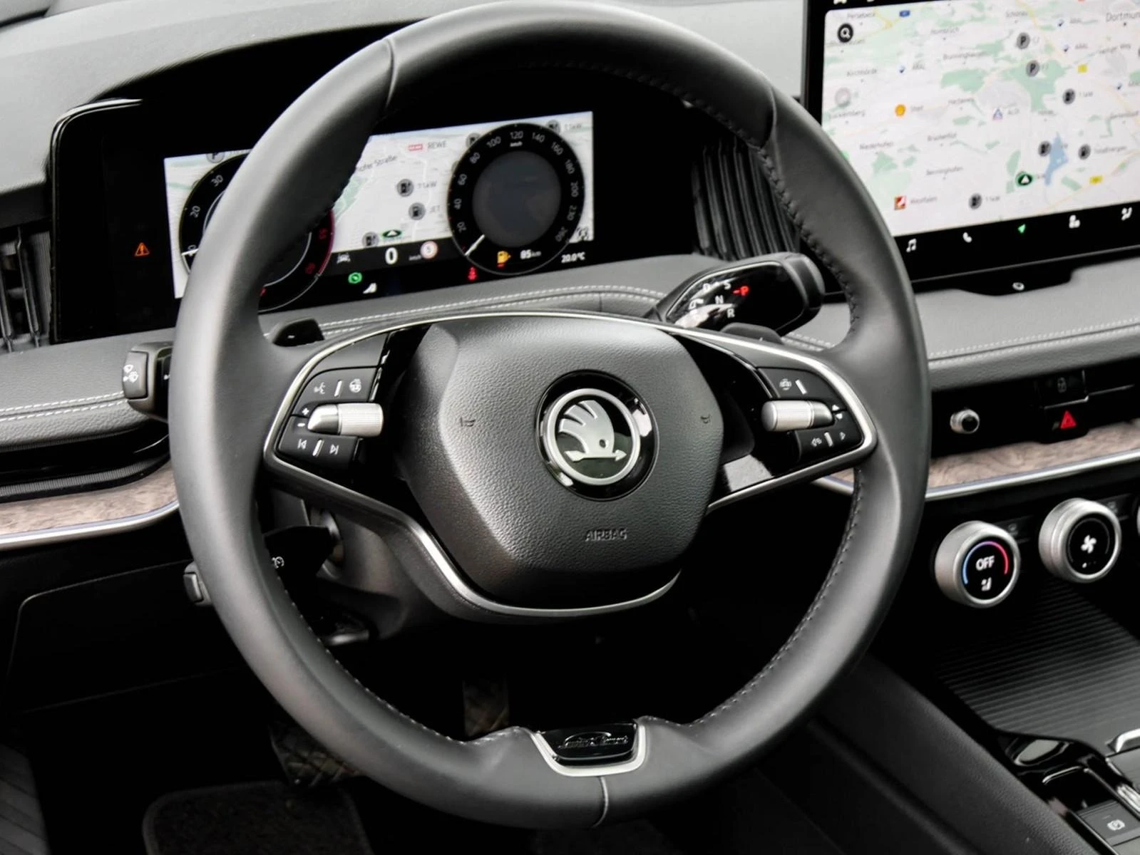 Skoda Superb 2.0 TDI 4x4 L&K PANO CANTON CAMERA MATRIX HEAD UP - изображение 8