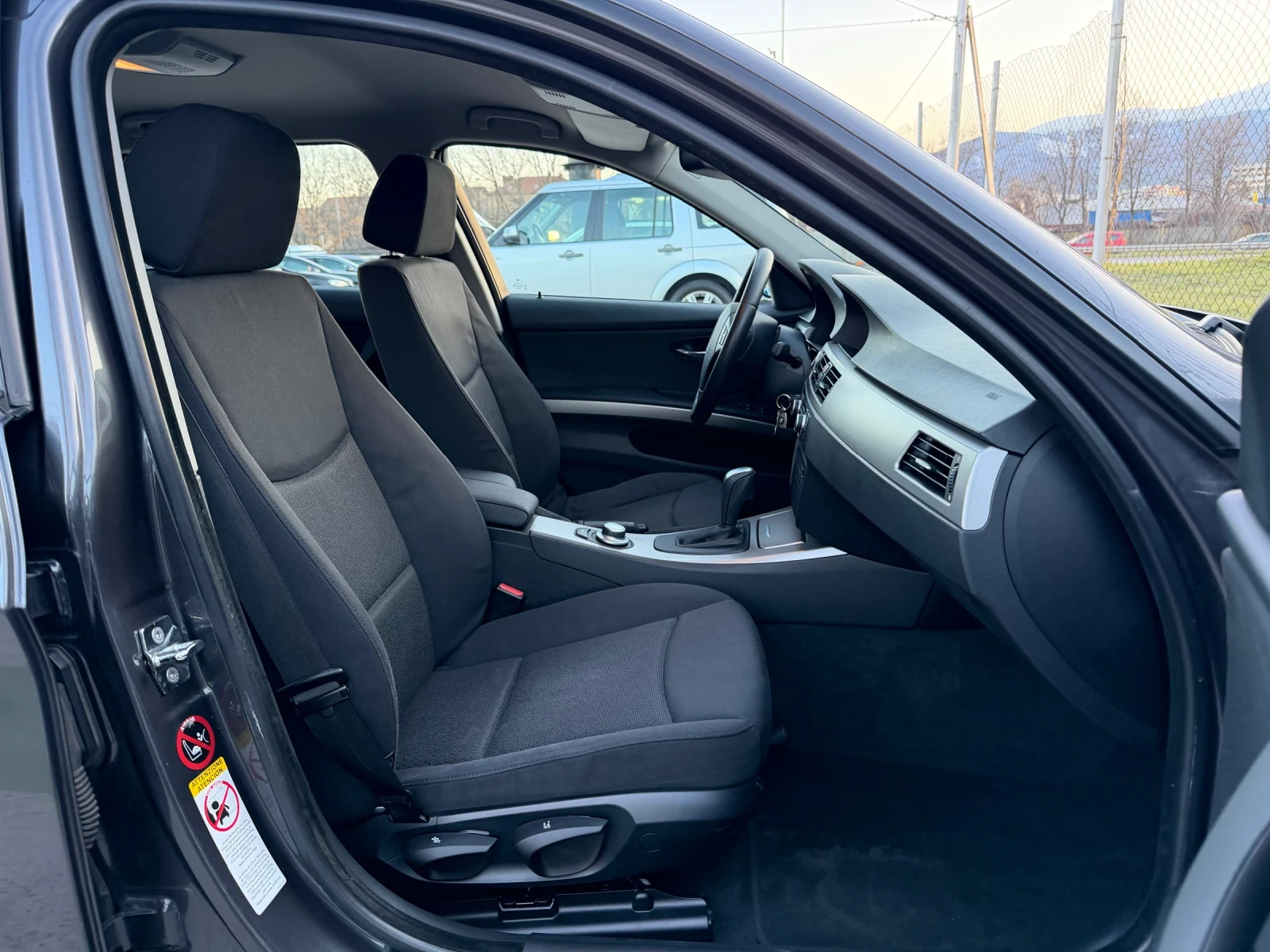 BMW 320 D Navi Xenon, снимка 9 - Автомобили и джипове - 53807494