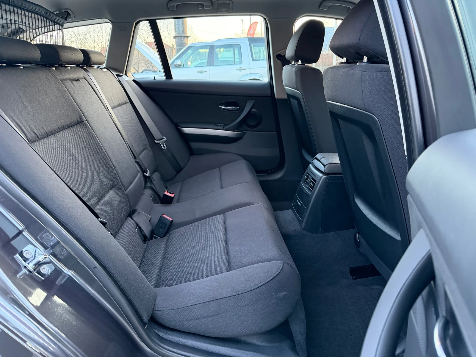 BMW 320 D Navi Xenon, снимка 14 - Автомобили и джипове - 53807494