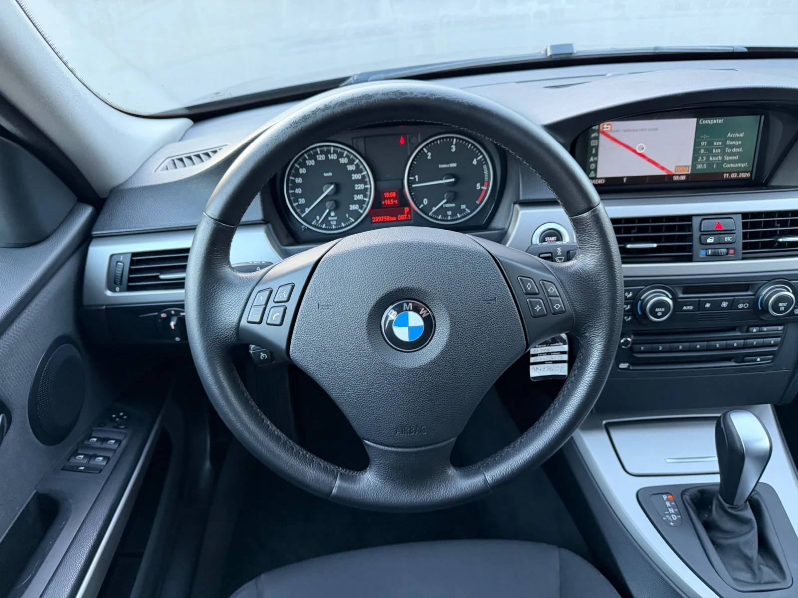 BMW 320 D Navi Xenon, снимка 10 - Автомобили и джипове - 53807494