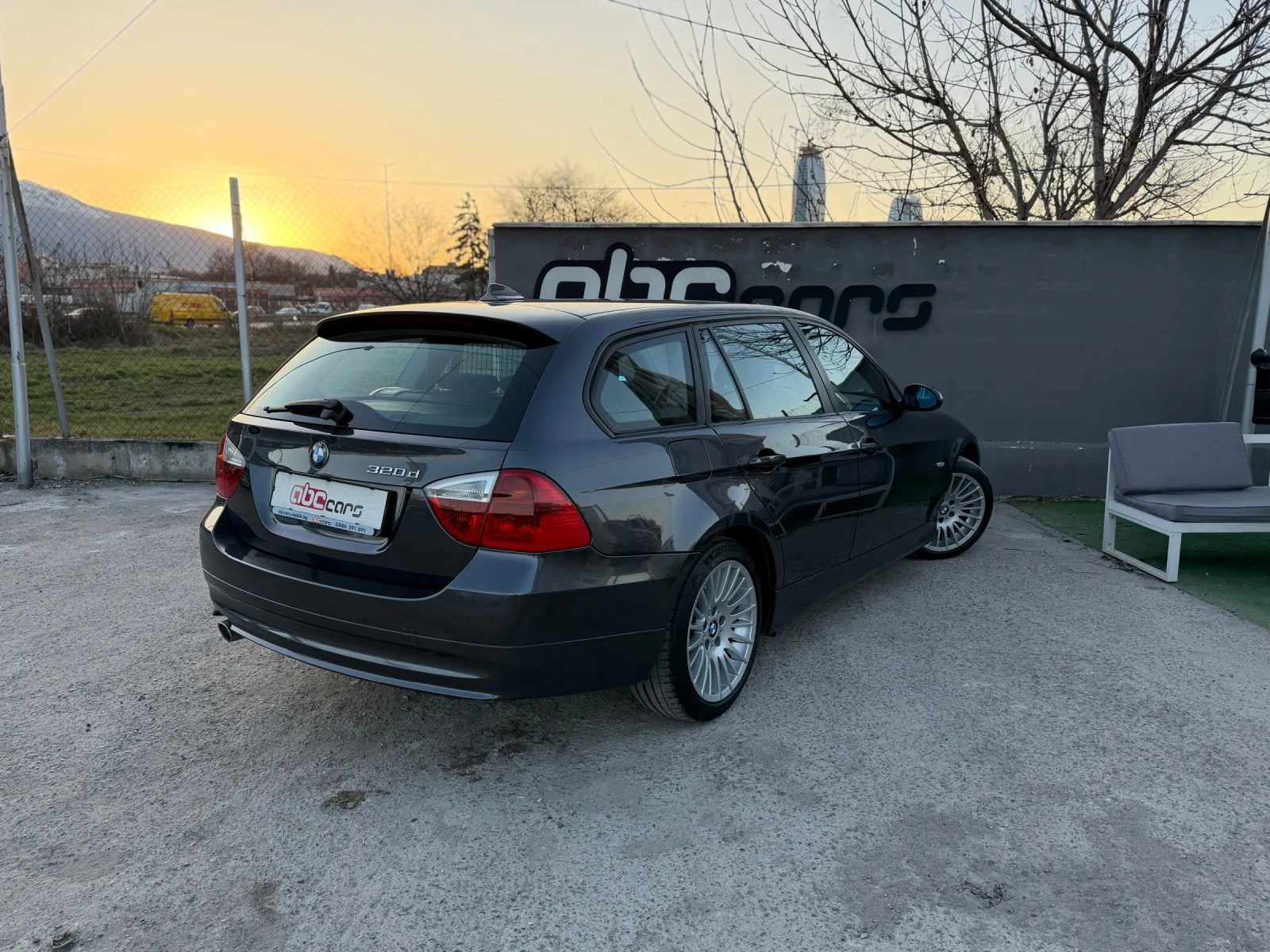 BMW 320 D Navi Xenon, снимка 4 - Автомобили и джипове - 53807494