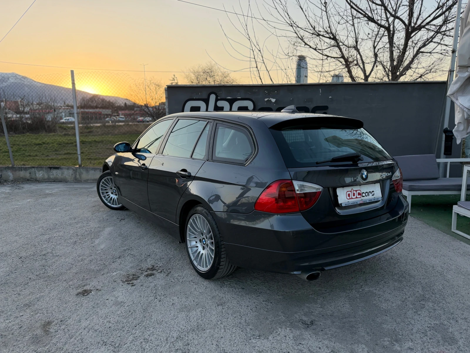 BMW 320 D Navi Xenon, снимка 5 - Автомобили и джипове - 53807494