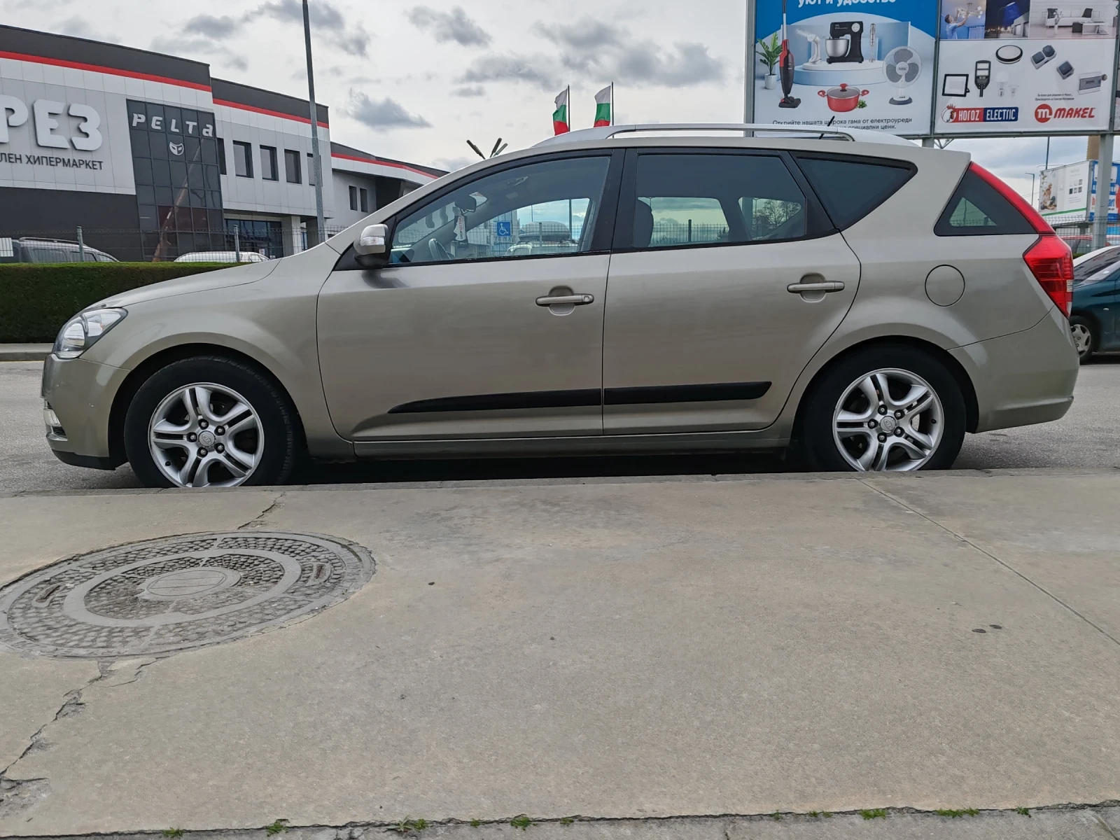 Kia Ceed 1.6crdi, снимка 3 - Автомобили и джипове - 54019541
