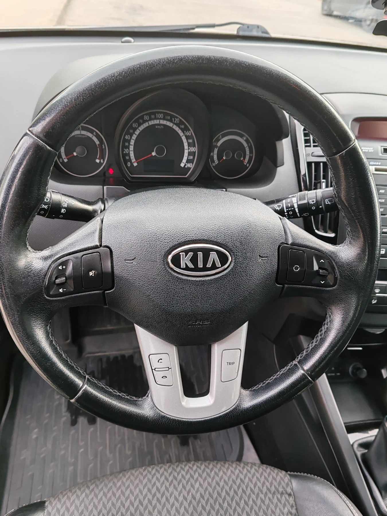 Kia Ceed 1.6crdi, снимка 6 - Автомобили и джипове - 54019541