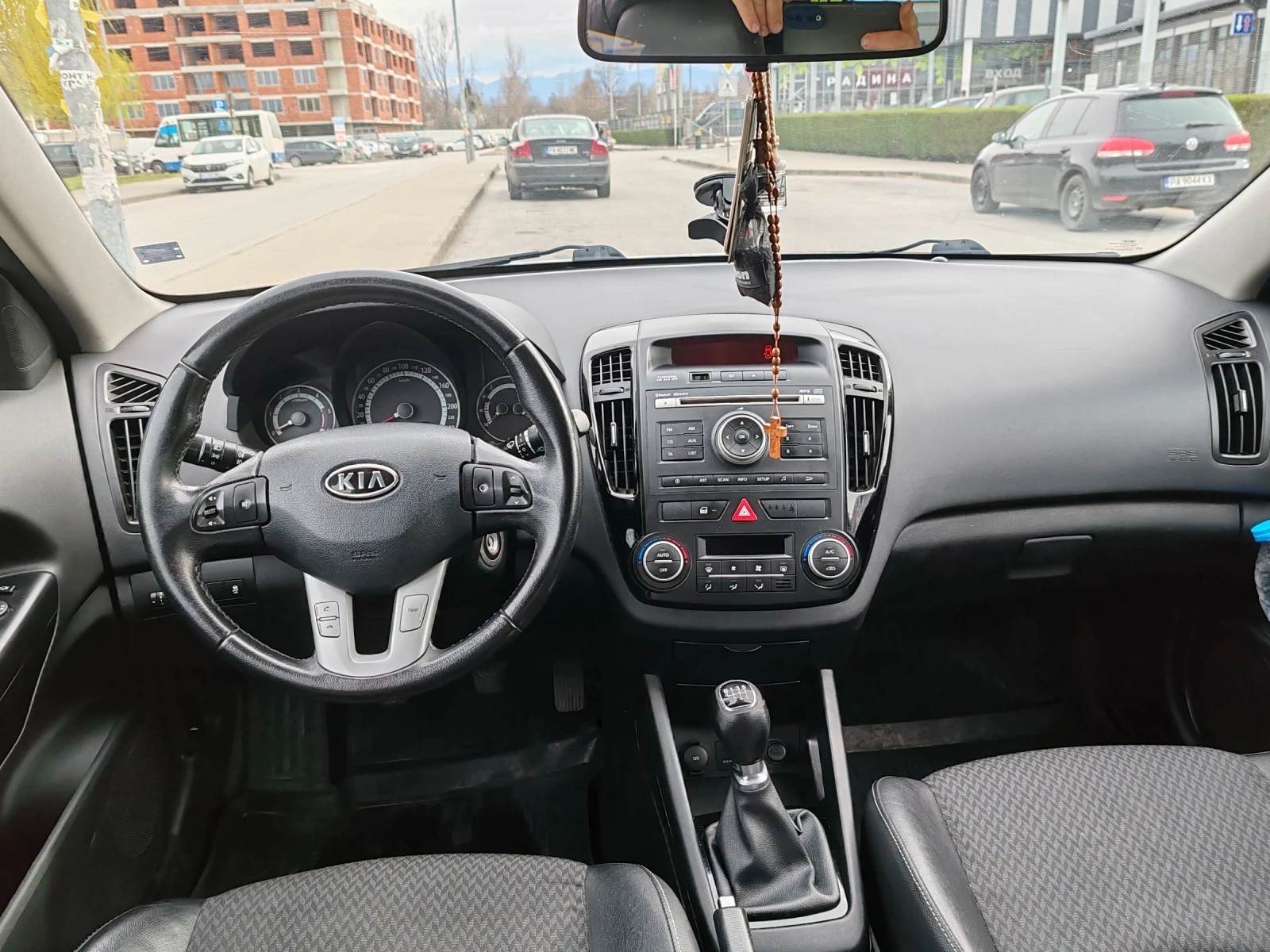 Kia Ceed 1.6crdi, снимка 8 - Автомобили и джипове - 54019541