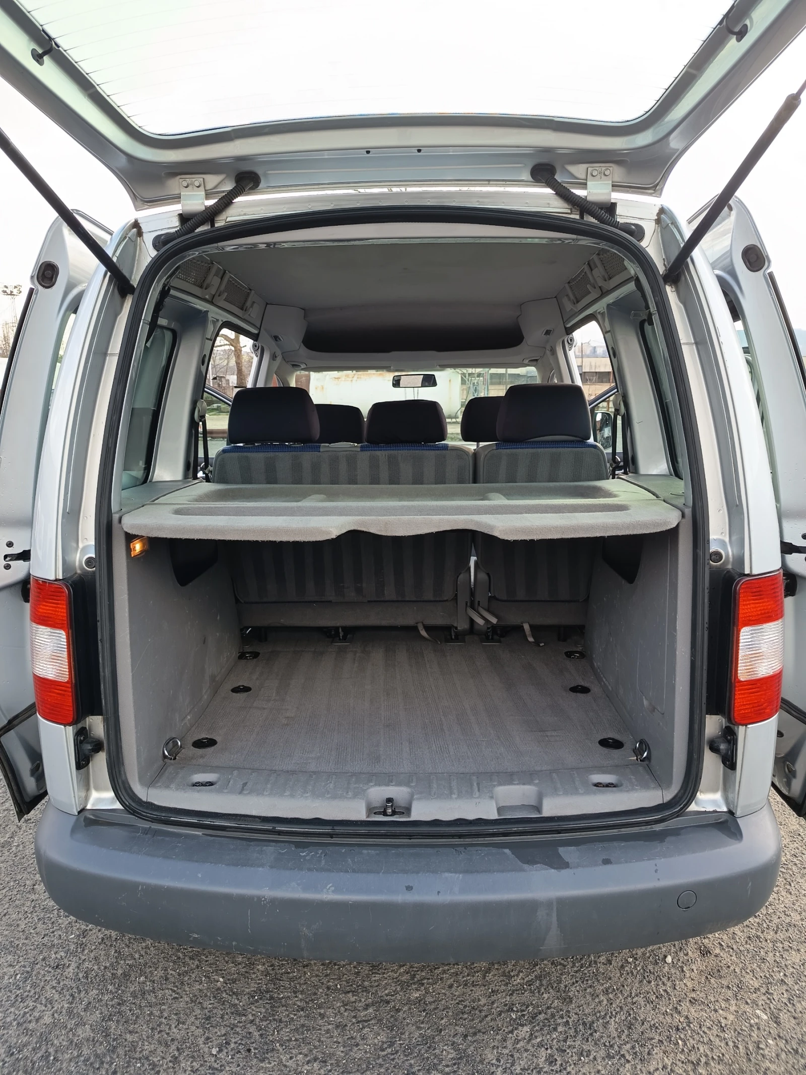 VW Caddy Life, снимка 7 - Автомобили и джипове - 54045080