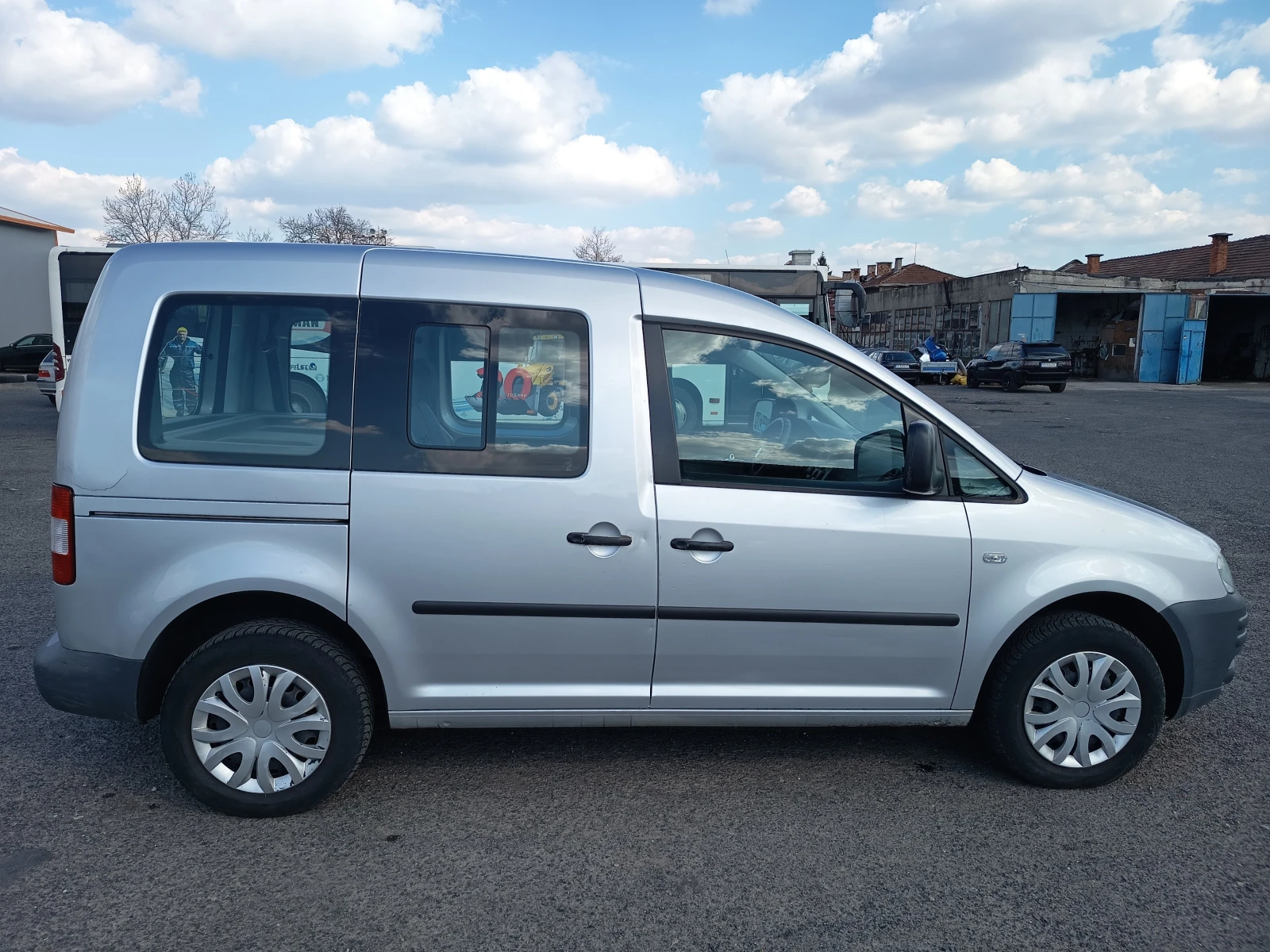 VW Caddy Life, снимка 4 - Автомобили и джипове - 54045080