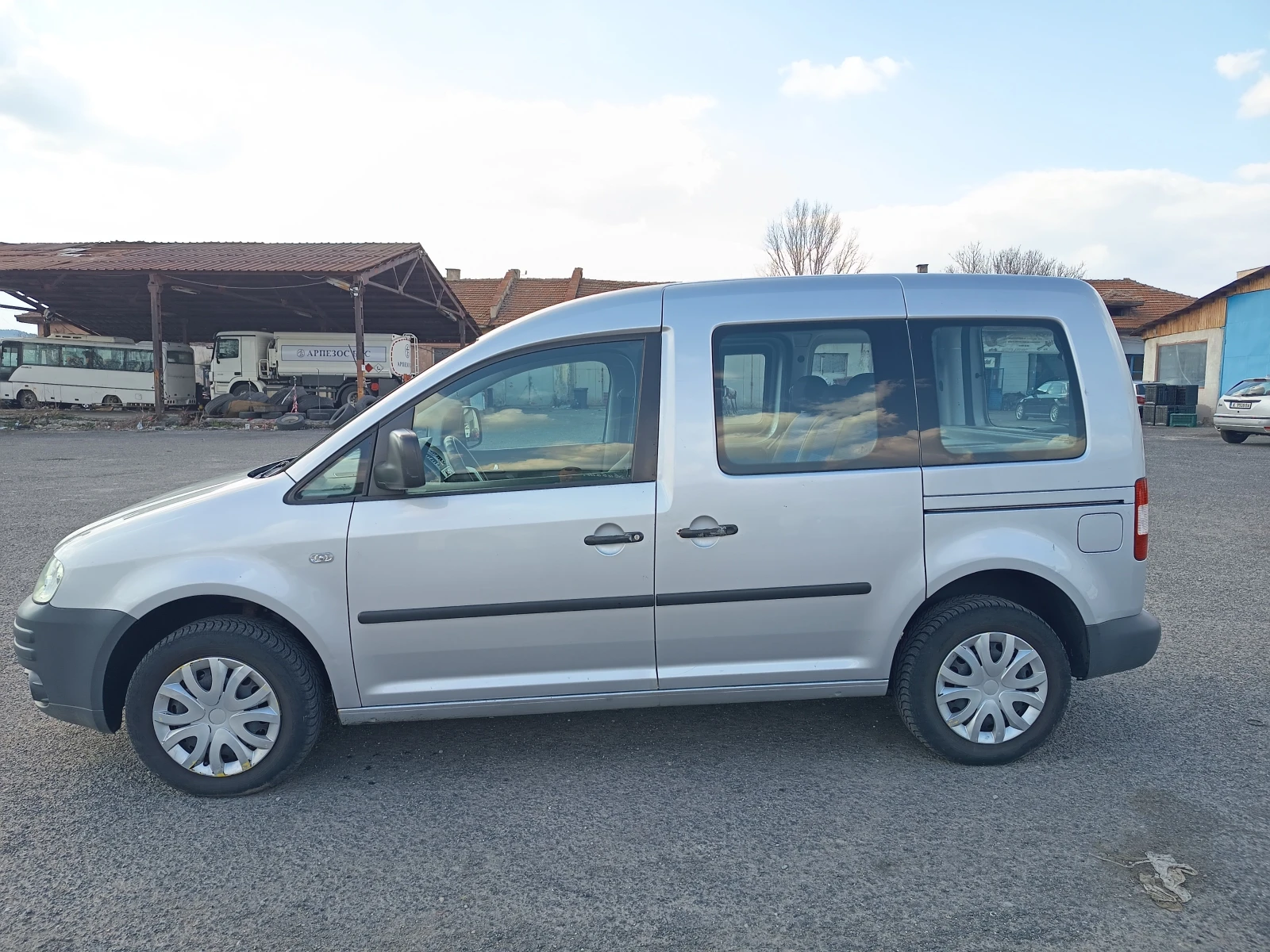 VW Caddy Life, снимка 2 - Автомобили и джипове - 54045080