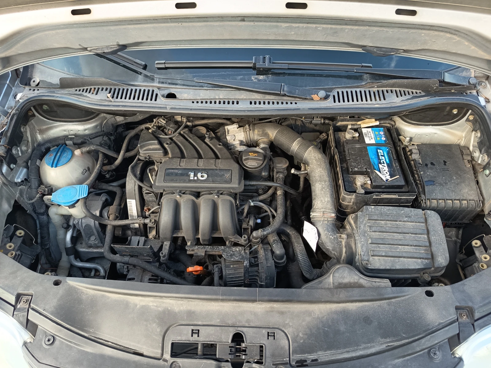 VW Caddy Life, снимка 9 - Автомобили и джипове - 54045080