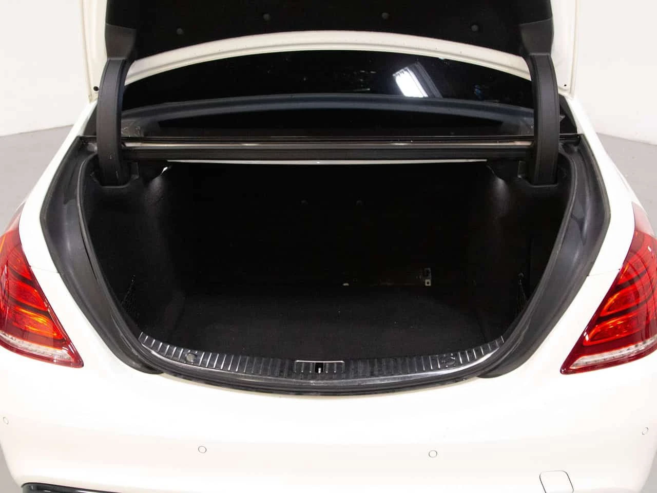 Mercedes-Benz S 63 AMG * CARFAX * Фиксирана цена до БГ * , снимка 7 - Автомобили и джипове - 54060156