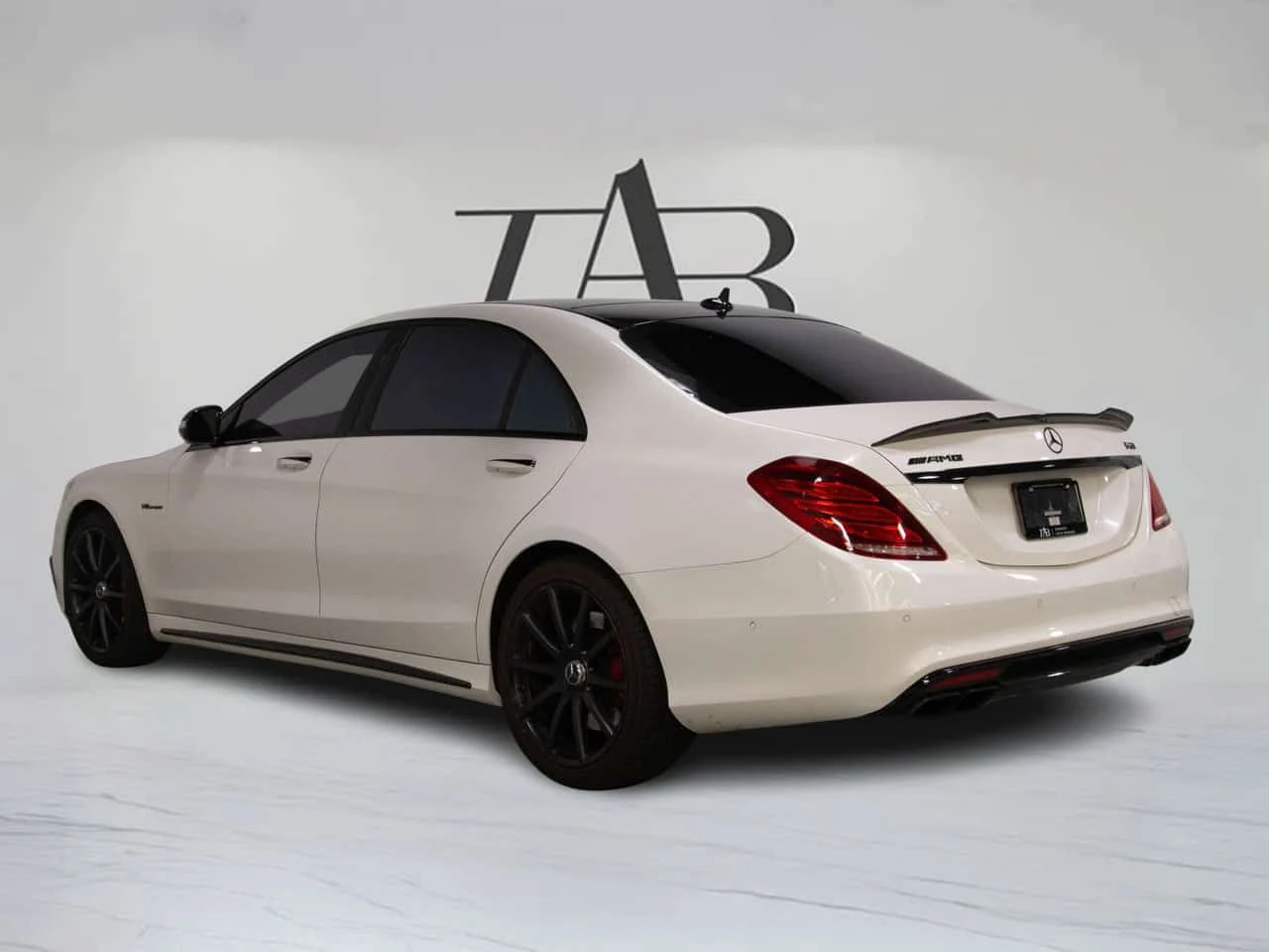 Mercedes-Benz S 63 AMG * CARFAX * Фиксирана цена до БГ * , снимка 4 - Автомобили и джипове - 54060156