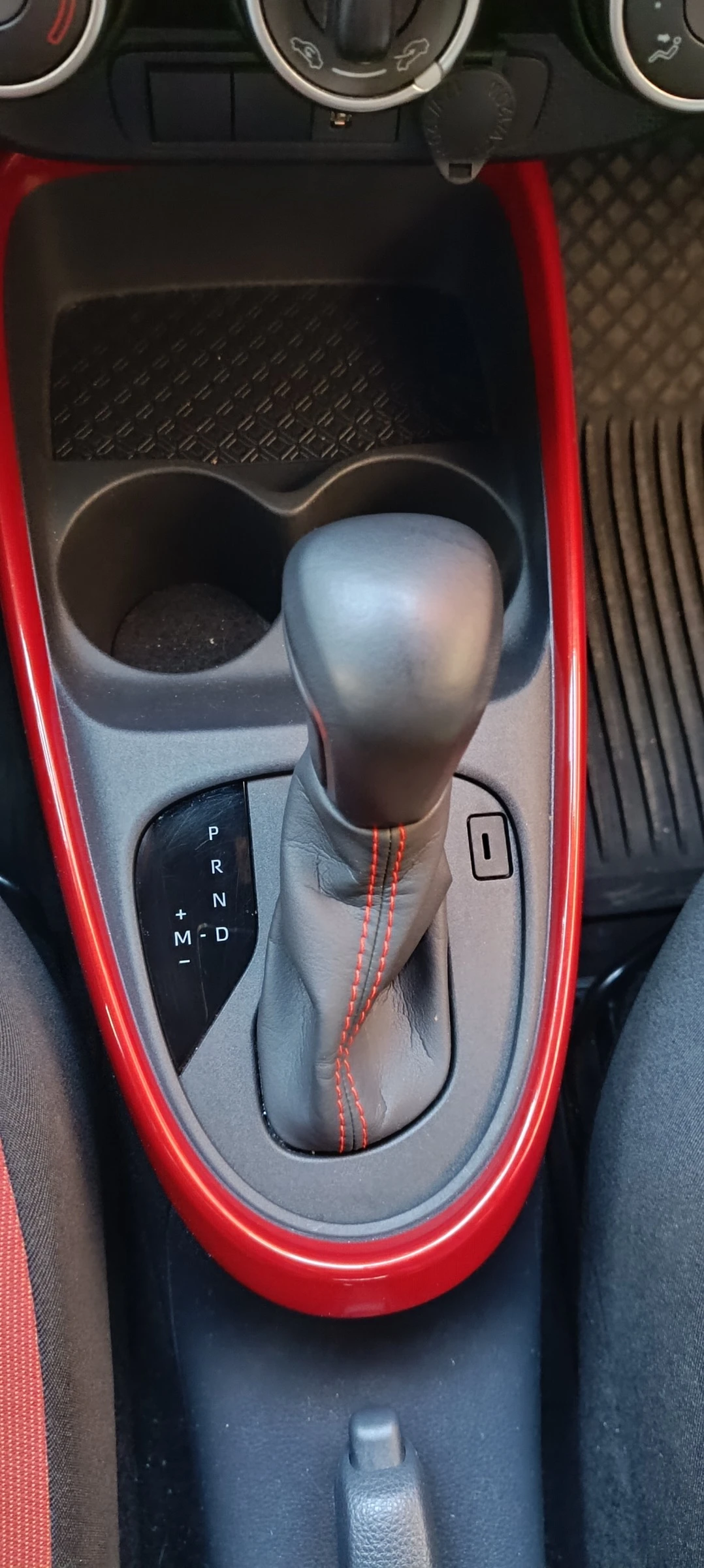 Toyota Aygo X PULSE, снимка 12 - Автомобили и джипове - 54345360