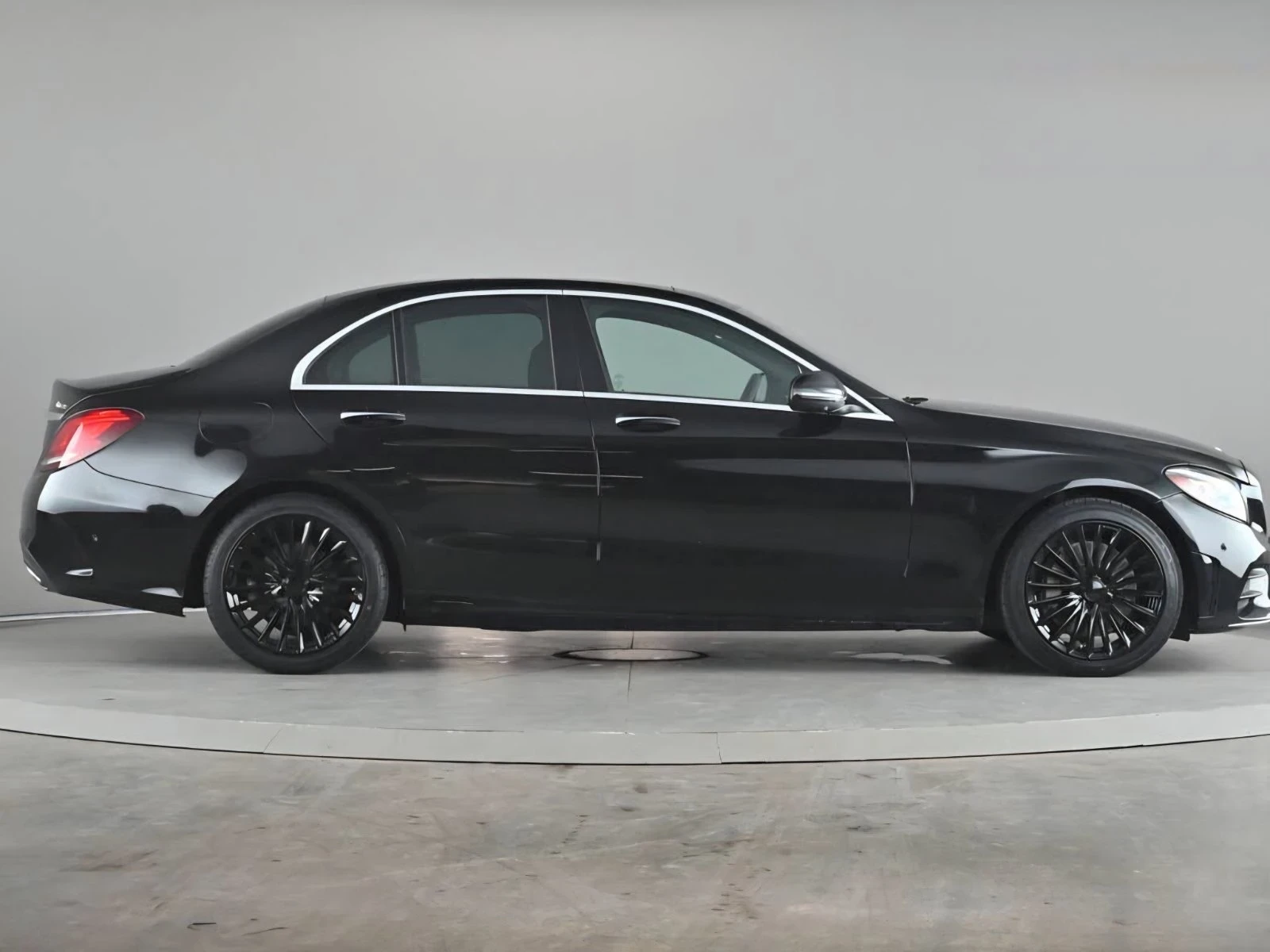 Mercedes-Benz C 300 AMG* Burmester* Памет* Панорама* Дигитално табло, снимка 4 - Автомобили и джипове - 54391399