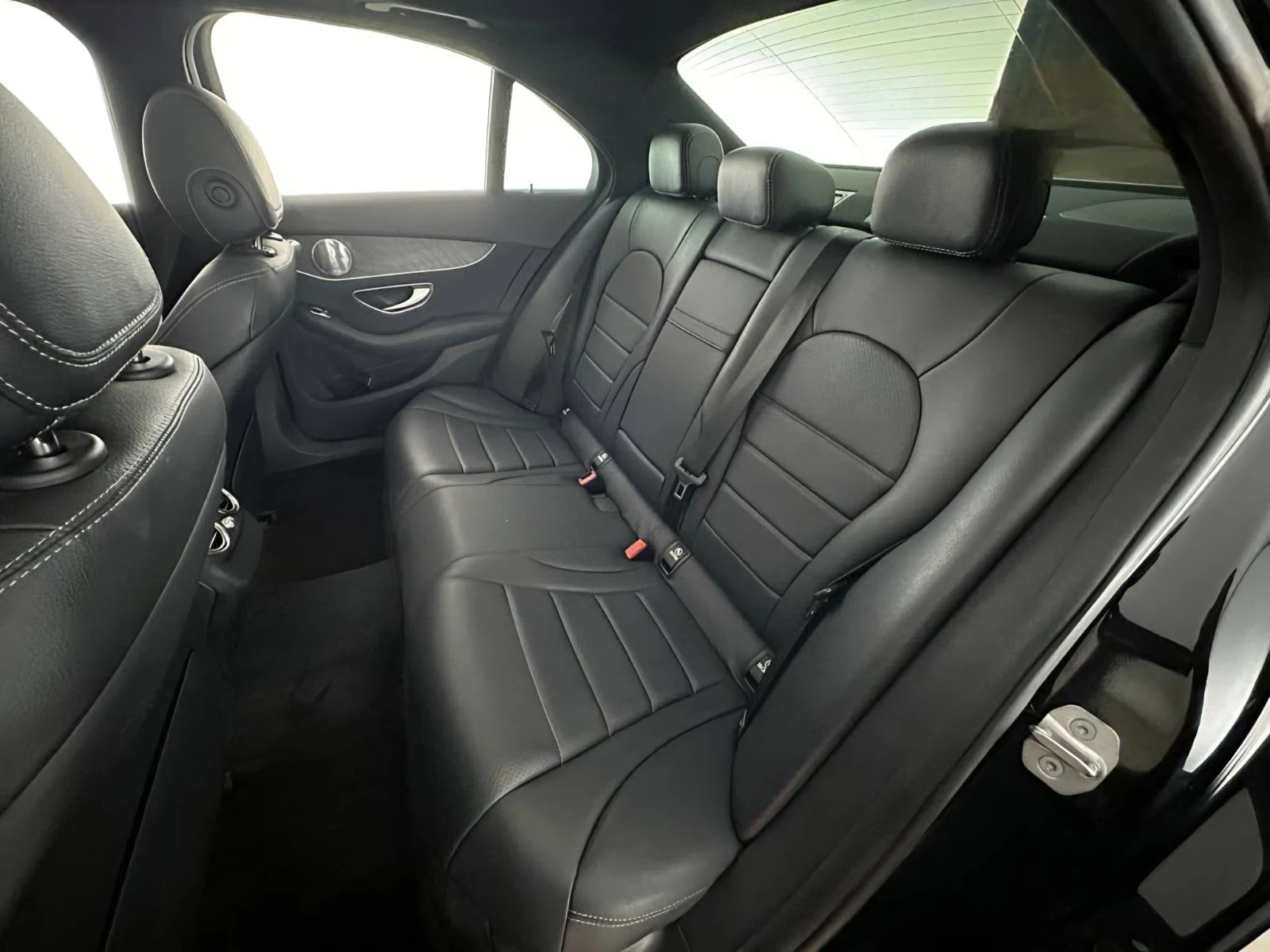 Mercedes-Benz C 300 AMG* Burmester* Памет* Панорама* Дигитално табло, снимка 10 - Автомобили и джипове - 54391399