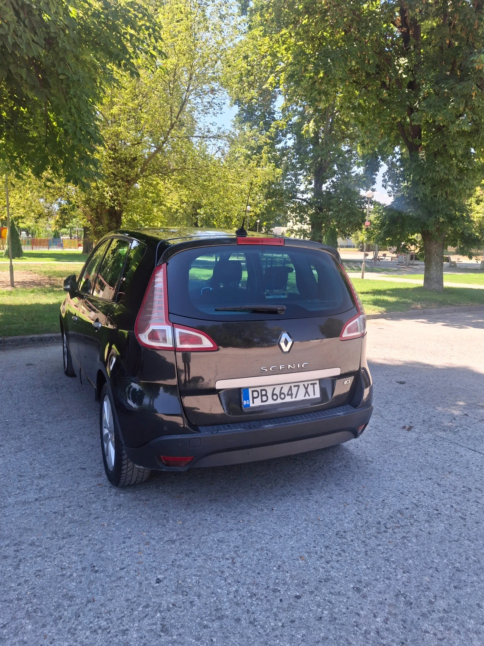 Renault Scenic 2.0 dci, снимка 11 - Автомобили и джипове - 56078650
