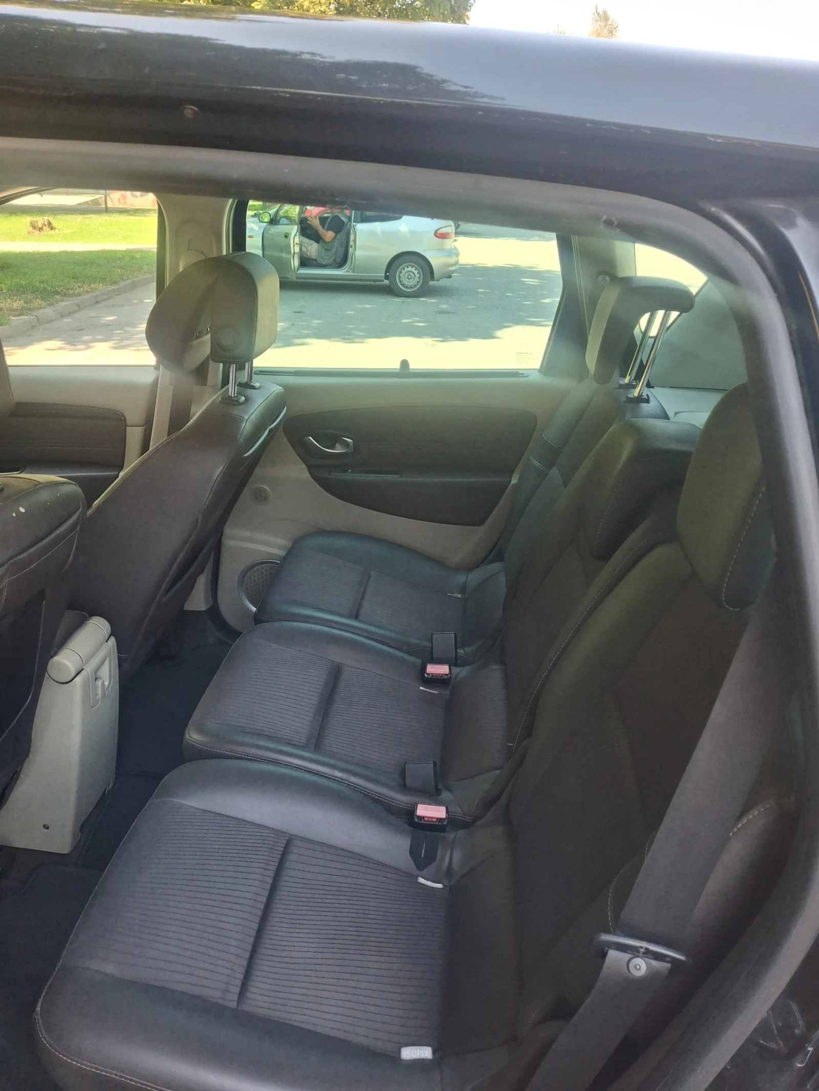 Renault Scenic 2.0 dci, снимка 8 - Автомобили и джипове - 56078650