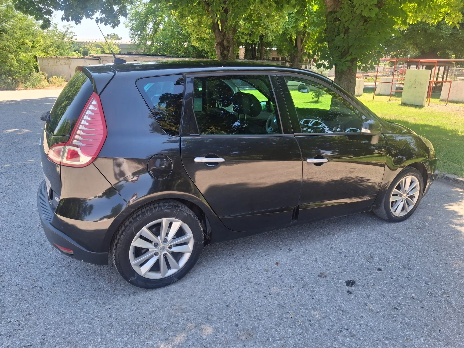Renault Scenic 2.0 dci, снимка 4 - Автомобили и джипове - 56078650