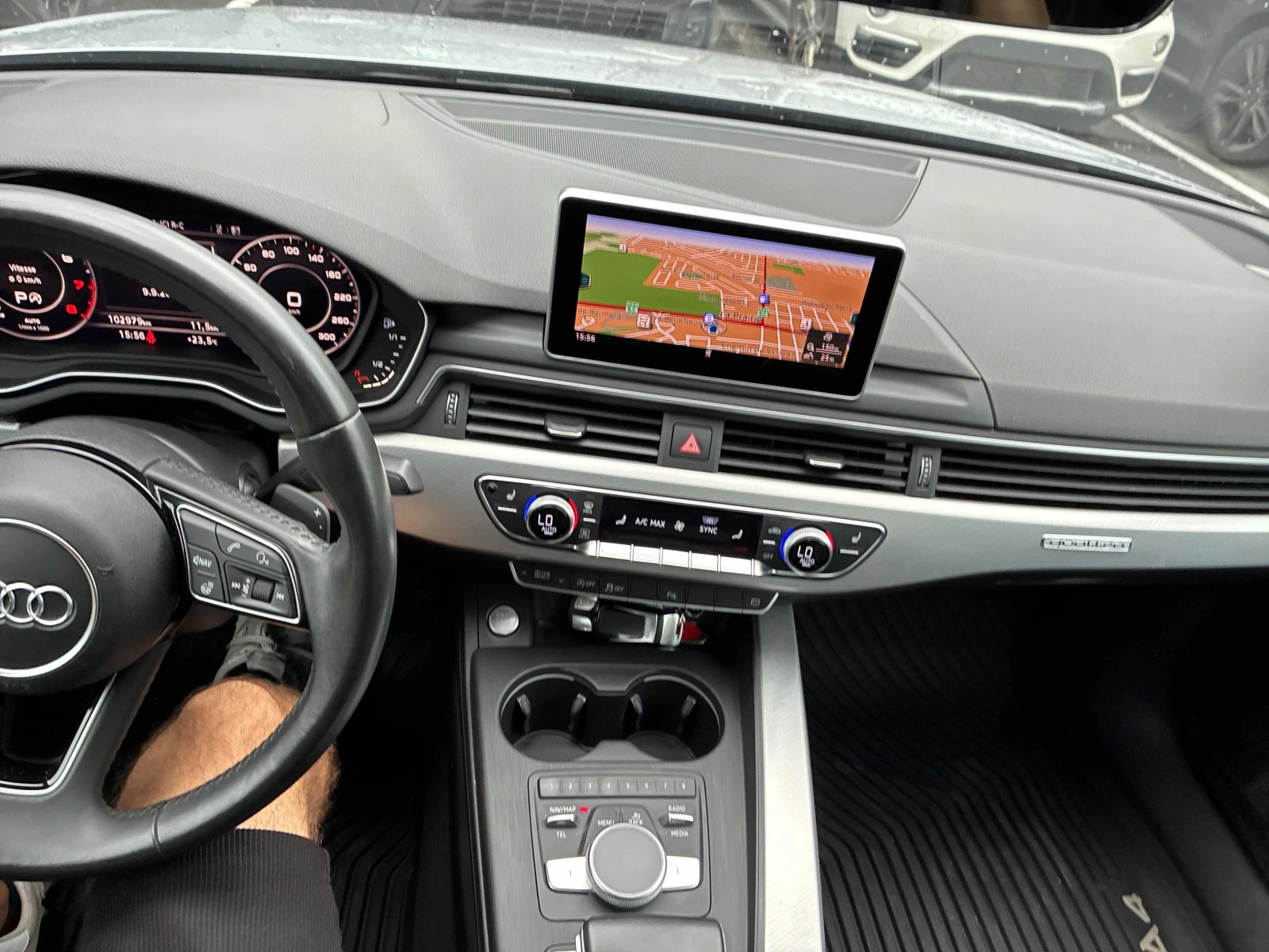 Audi A4 Technik | CARFAX | АВТОКРЕДИТ БЕЗ ПЪРВОНАЧАЛНА , снимка 9 - Автомобили и джипове - 56079098