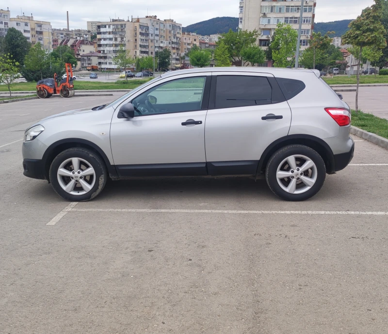 Nissan Qashqai 1.5 DCI, снимка 3 - Автомобили и джипове - 47125351