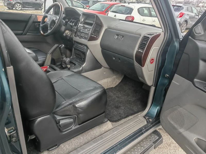 Mitsubishi Pajero 3.2 D, снимка 8 - Автомобили и джипове - 48836886