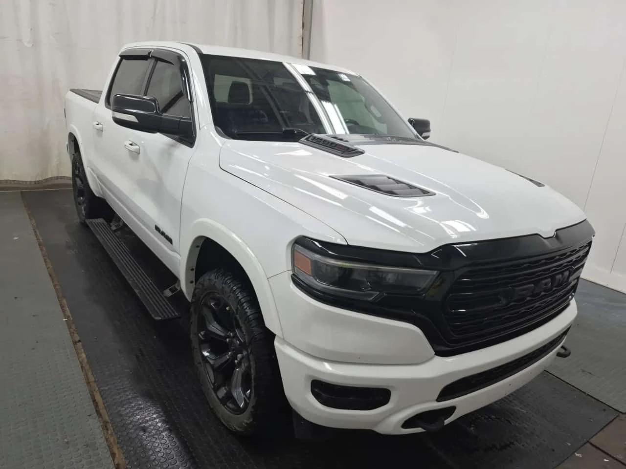 Dodge RAM 1500 * Limited * CARFAX * БЕЗ ПЪРВОНАЧАЛНА ВНОСКА, снимка 3 - Автомобили и джипове - 54701324