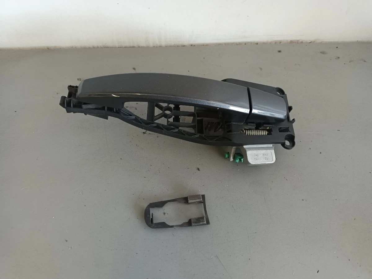 Дръжка врата предна дясна опел зафира Б 1.7 д