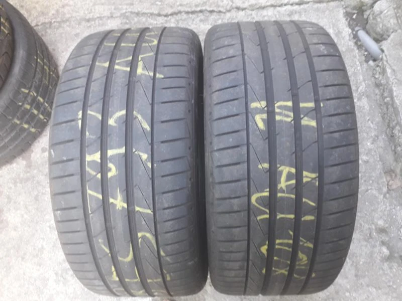 Гуми Летни 245/40R18, снимка 1 - Гуми и джанти - 25873131