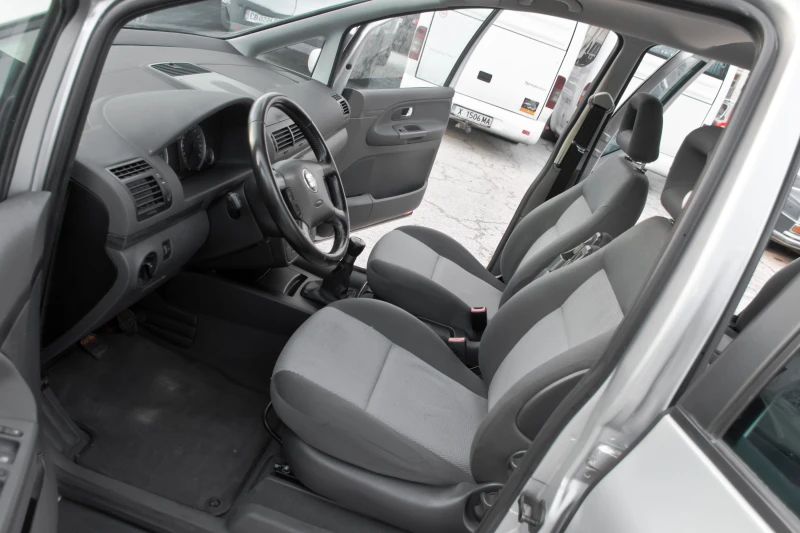 Seat Alhambra ПРОДАДЕНА !, снимка 12 - Автомобили и джипове - 48029750