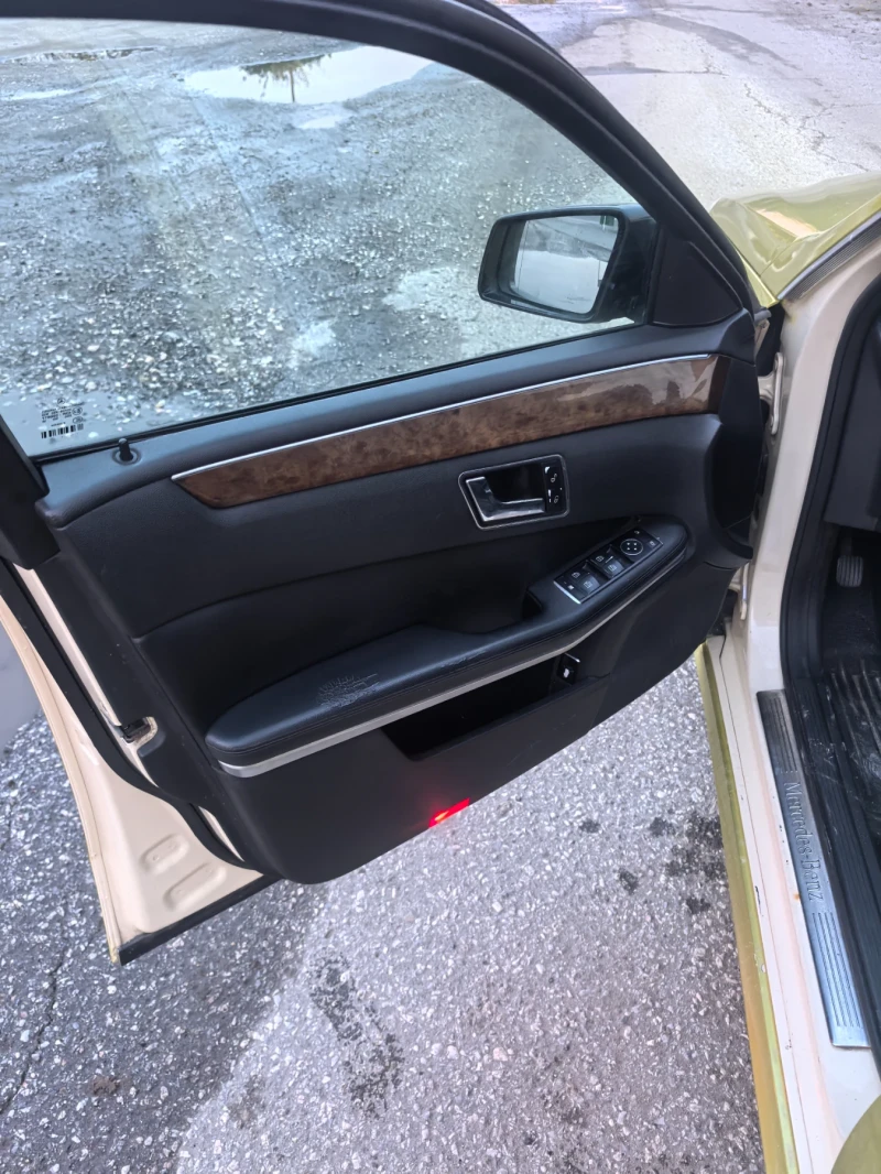 Mercedes-Benz E 200, снимка 8 - Автомобили и джипове - 52405738