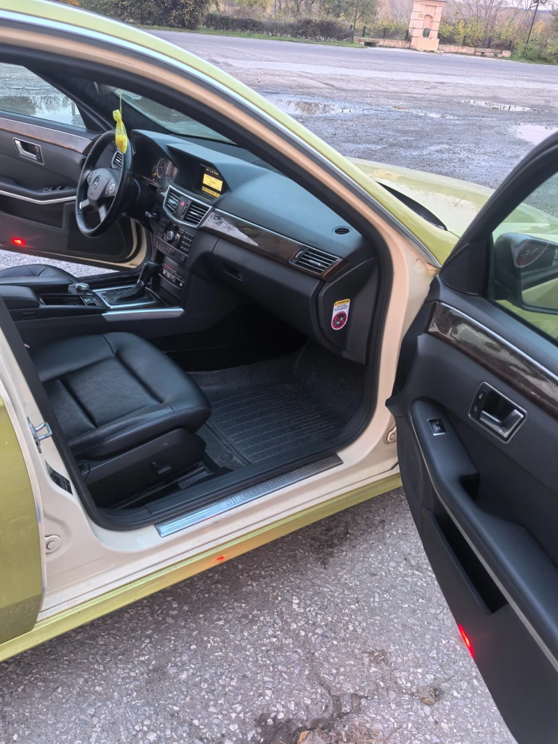 Mercedes-Benz E 200, снимка 12 - Автомобили и джипове - 52405738