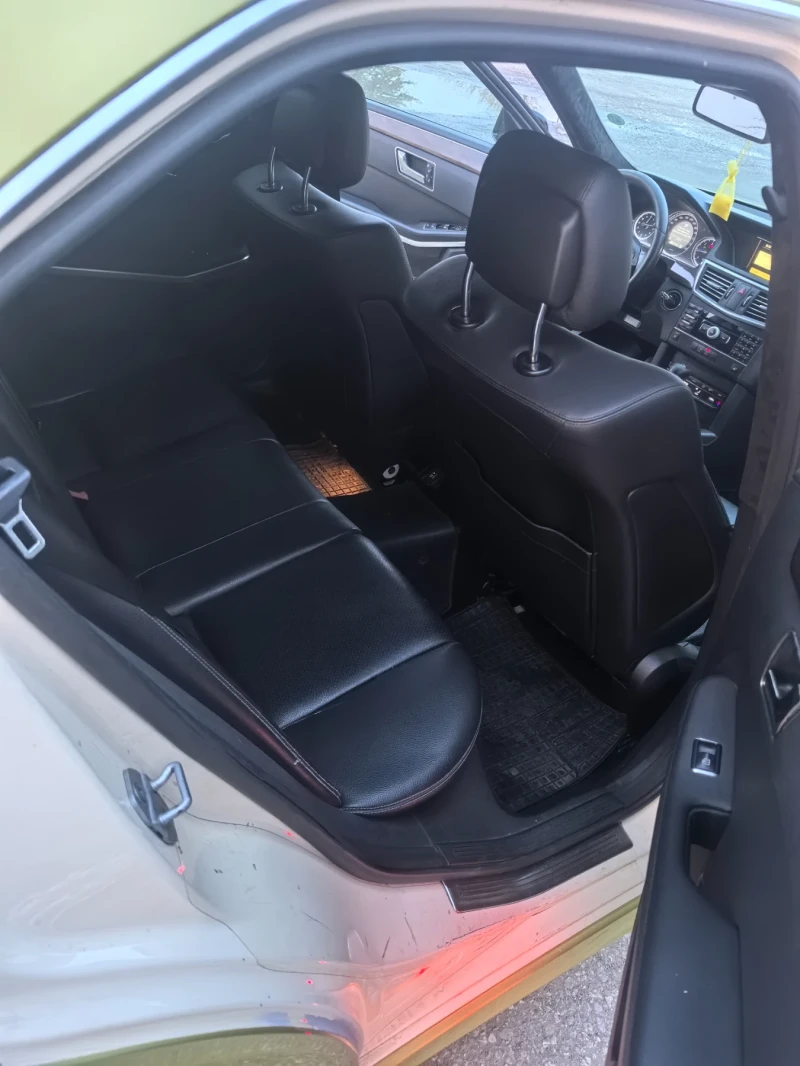 Mercedes-Benz E 200, снимка 11 - Автомобили и джипове - 52405738