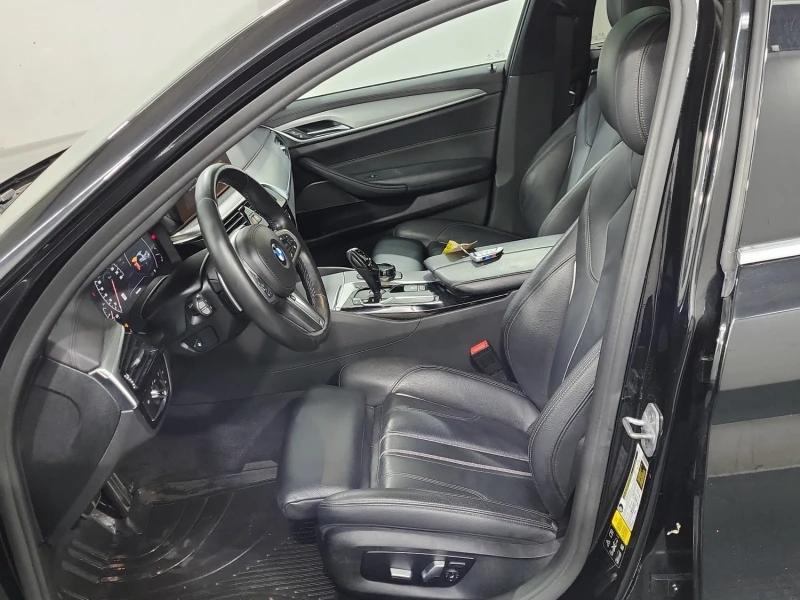 BMW 540 i xDrive* M-PACK* DIGITAL* HEAD UP* DISTRONIC* H&K, снимка 7 - Автомобили и джипове - 52736063