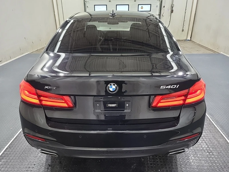 BMW 540 i xDrive* M-PACK* DIGITAL* HEAD UP* DISTRONIC* H&K, снимка 4 - Автомобили и джипове - 52736063