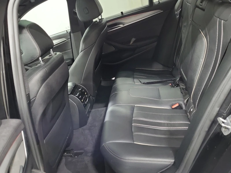 BMW 540 i xDrive* M-PACK* DIGITAL* HEAD UP* DISTRONIC* H&K, снимка 9 - Автомобили и джипове - 52736063