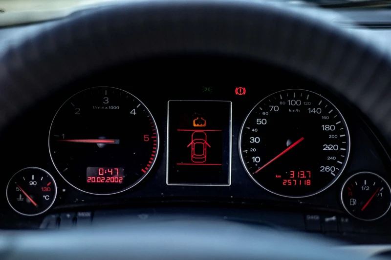 Audi A4 1.9 TDI, снимка 13 - Автомобили и джипове - 52839130